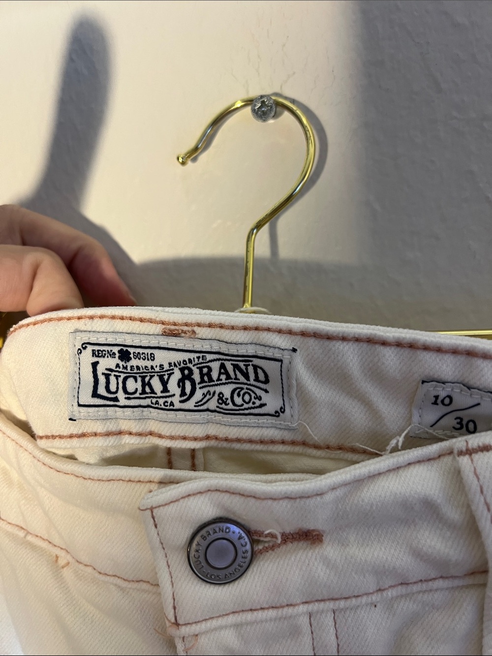 Lucky Brand Boyfriend White Frayed Hem Denim Shorts Contrast Stitching 10 30 - Picture 2 of 9